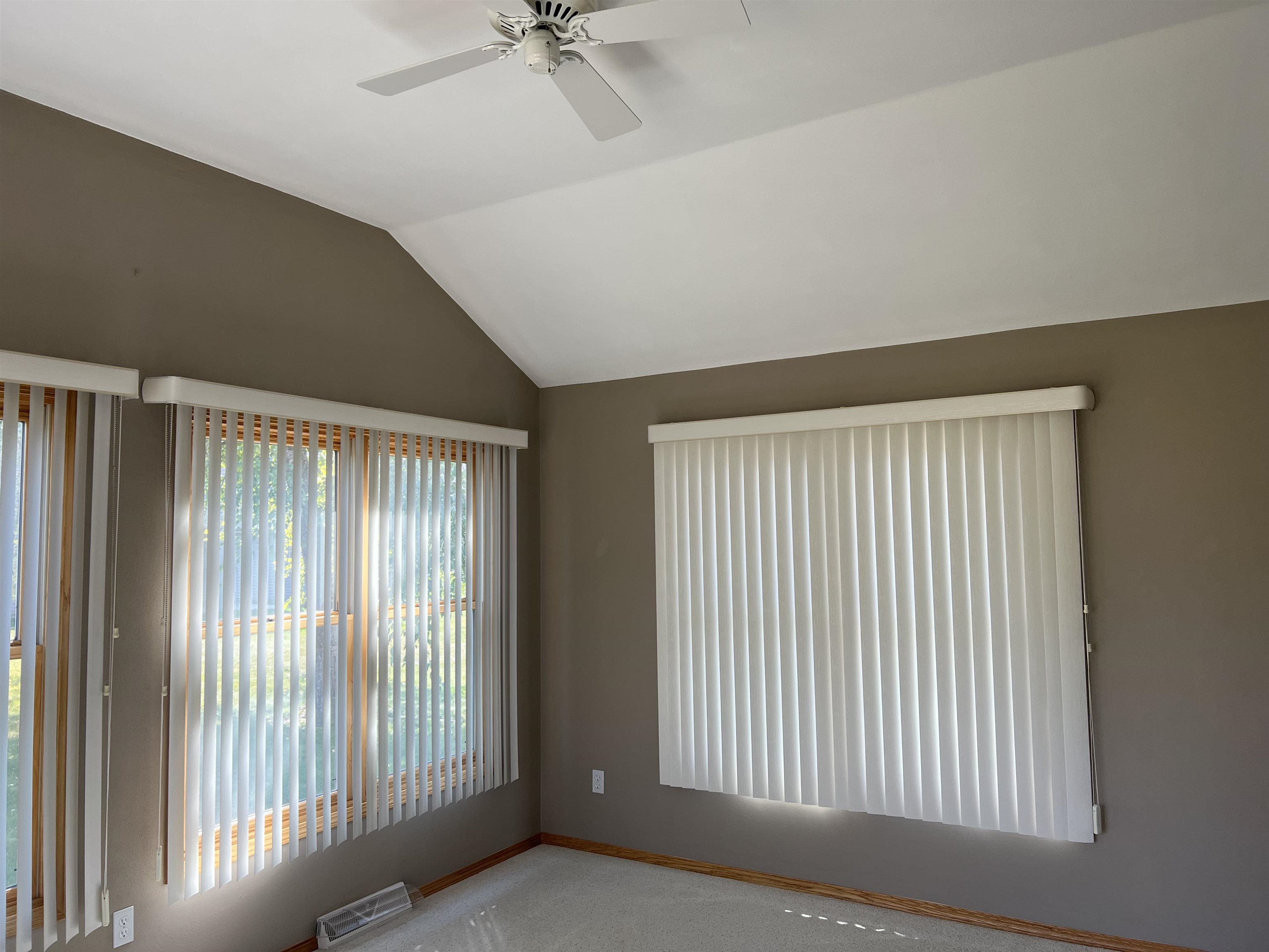 1917 Comanche Court Freeport, IL 61032 - Photo 10 of 25 a view of an empty room with a window