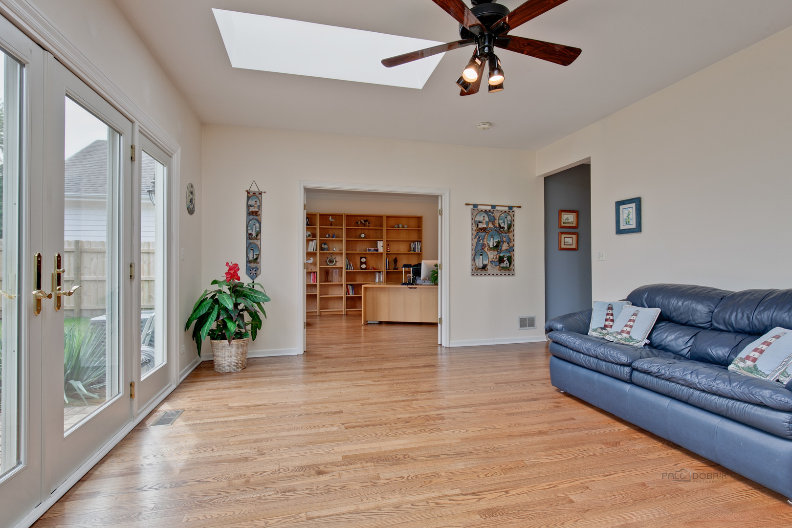 211 Washington Road Lake Forest, IL 60045 - Photo 21 of 26 a living room with furniture and a large window