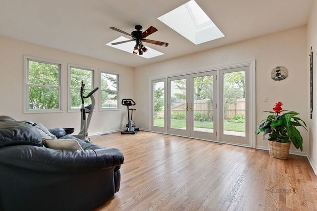 211 Washington Road Lake Forest, IL 60045 - Photo 7 of 26 a living room with furniture and a large window