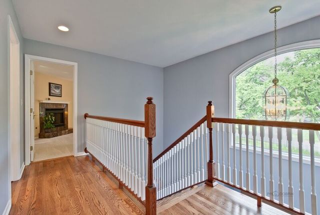 211 Washington Road Lake Forest, IL 60045 - Photo 8 of 26 a view of a hallway with wooden floor and a balcony