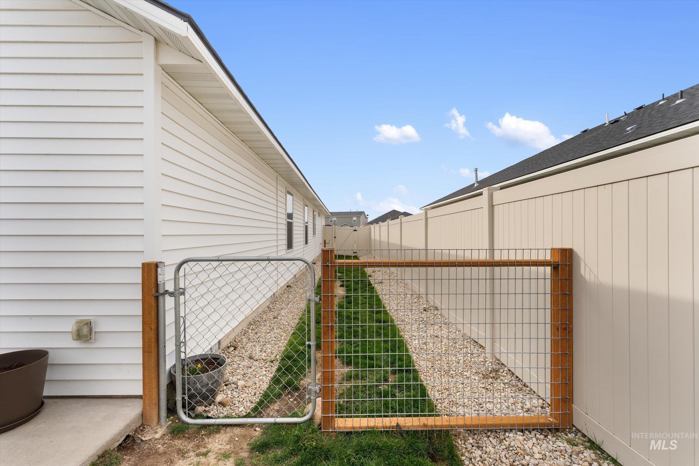 12798 Devonshire Street Caldwell, ID 83607 - Photo 37 of 42 View of yard with a gate