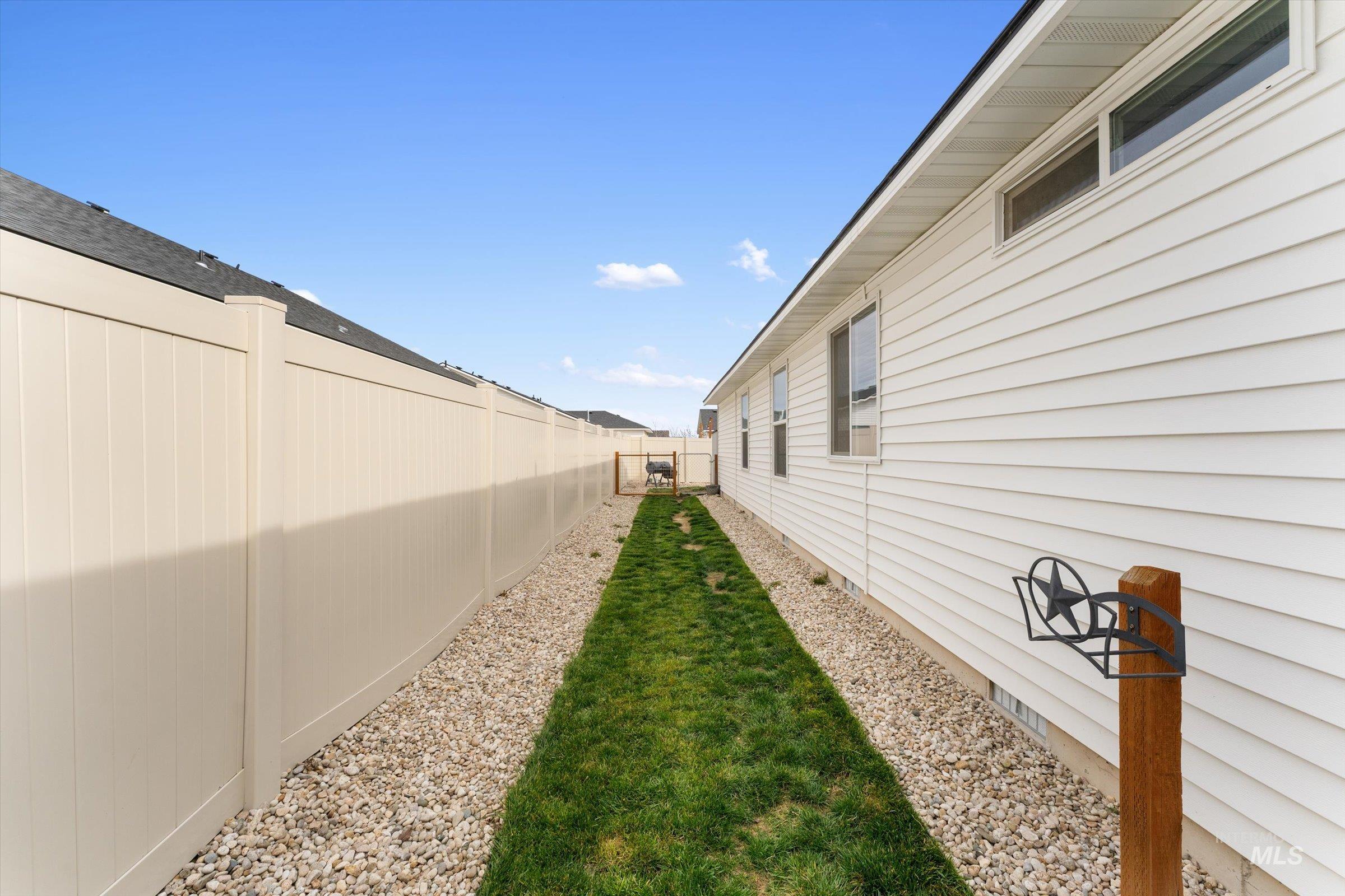 12798 Devonshire Street Caldwell, ID 83607 - Photo 38 of 42 View of fenced backyard