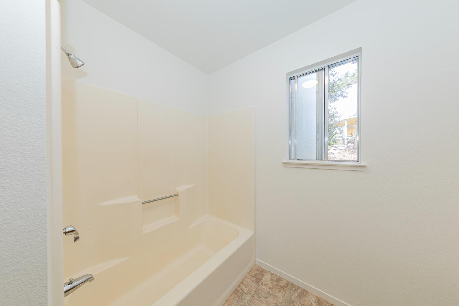 42634 Springwood Road Oakhurst, CA 93644 - Photo 25 of 40 upstairs full bathroom