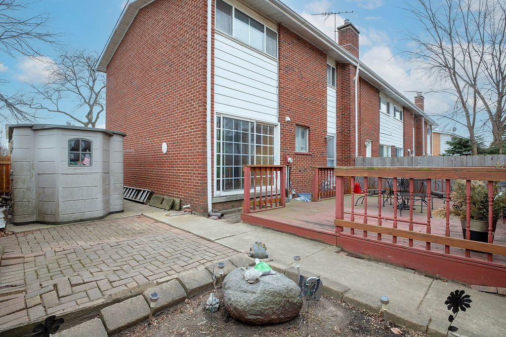8000 West Lyons Street Niles, IL 60714 - Photo 10 of 14 a outdoor space view with a sitting space
