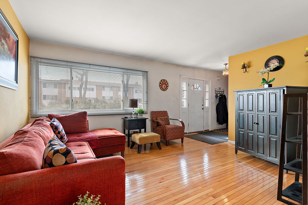 8000 West Lyons Street Niles, IL 60714 - Photo 2 of 14 a living room with furniture and wooden floor