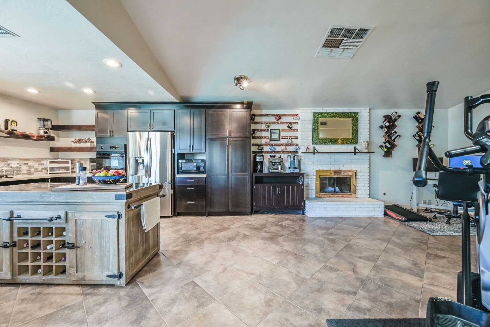 601 West Howell Avenue Ridgecrest, CA 93555 - Photo 3 of 40