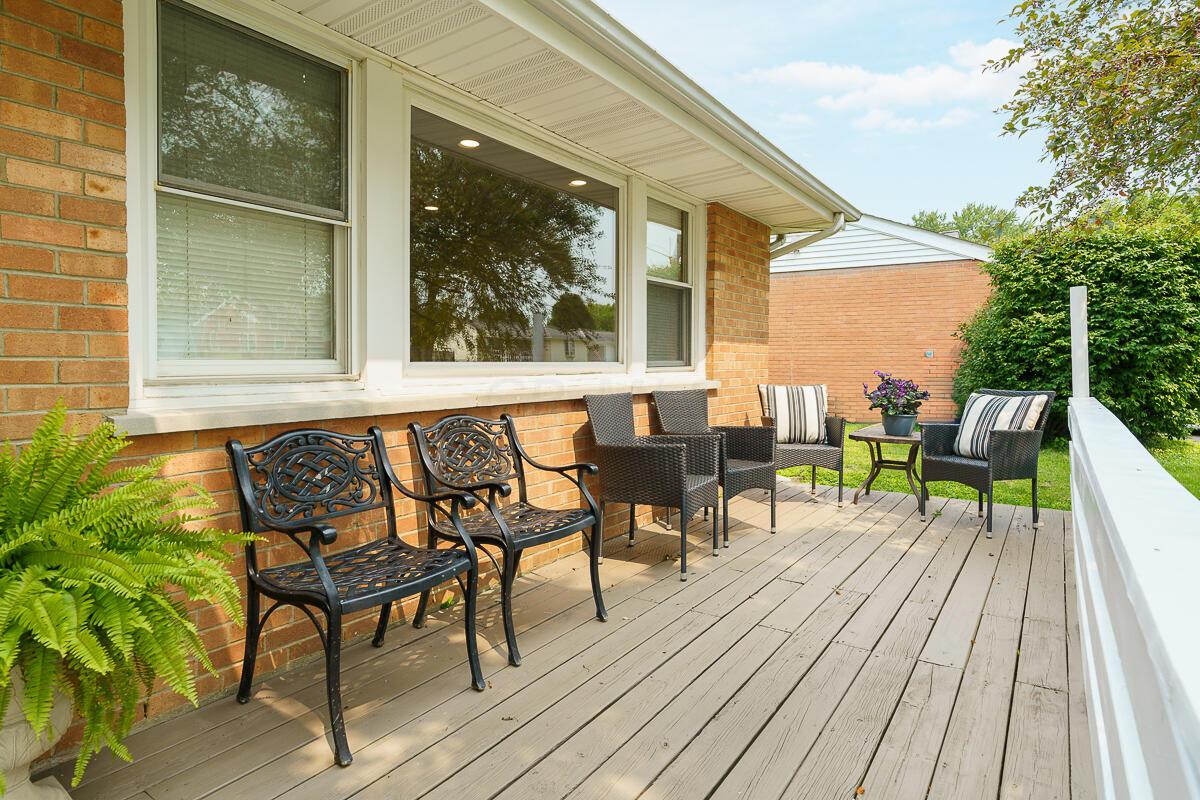 483 Ross Road Columbus, OH 43213 - Photo 3 of 31 Front Porch