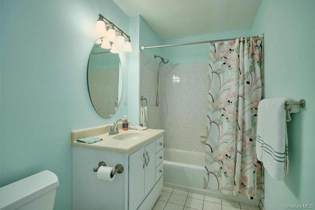 1 Huntington Circle Peekskill, NY 10566 - Photo 14 of 37 Hallway Bathroom