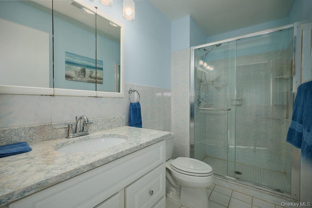 1 Huntington Circle Peekskill, NY 10566 - Photo 19 of 37 Bathroom in Primary Bedroom