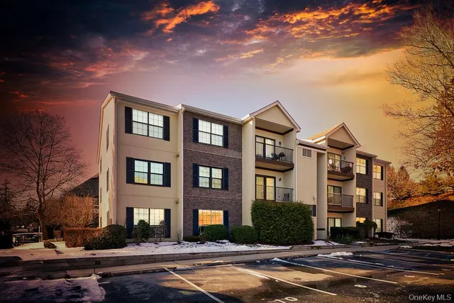 $385,000 | 1 Huntington Circle, Peekskill, NY 10566