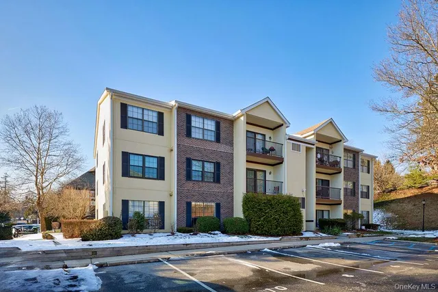 $385,000 | 1 Huntington Circle, Peekskill, NY 10566