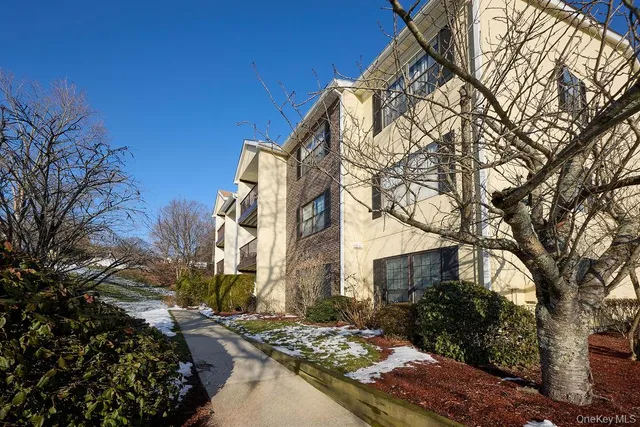 $385,000 | 1 Huntington Circle, Peekskill, NY 10566