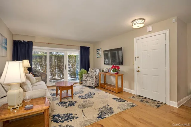 $385,000 | 1 Huntington Circle, Peekskill, NY 10566