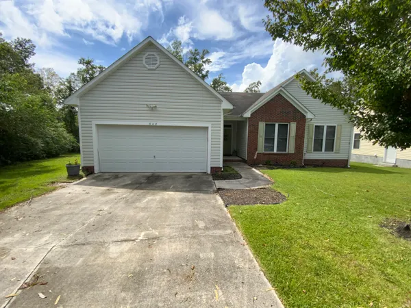 $1,425 | 548 Raintree Road, Jacksonville, NC 28540