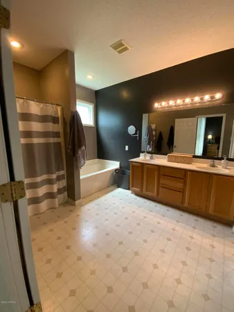 $1,425 | 548 Raintree Road, Jacksonville, NC 28540