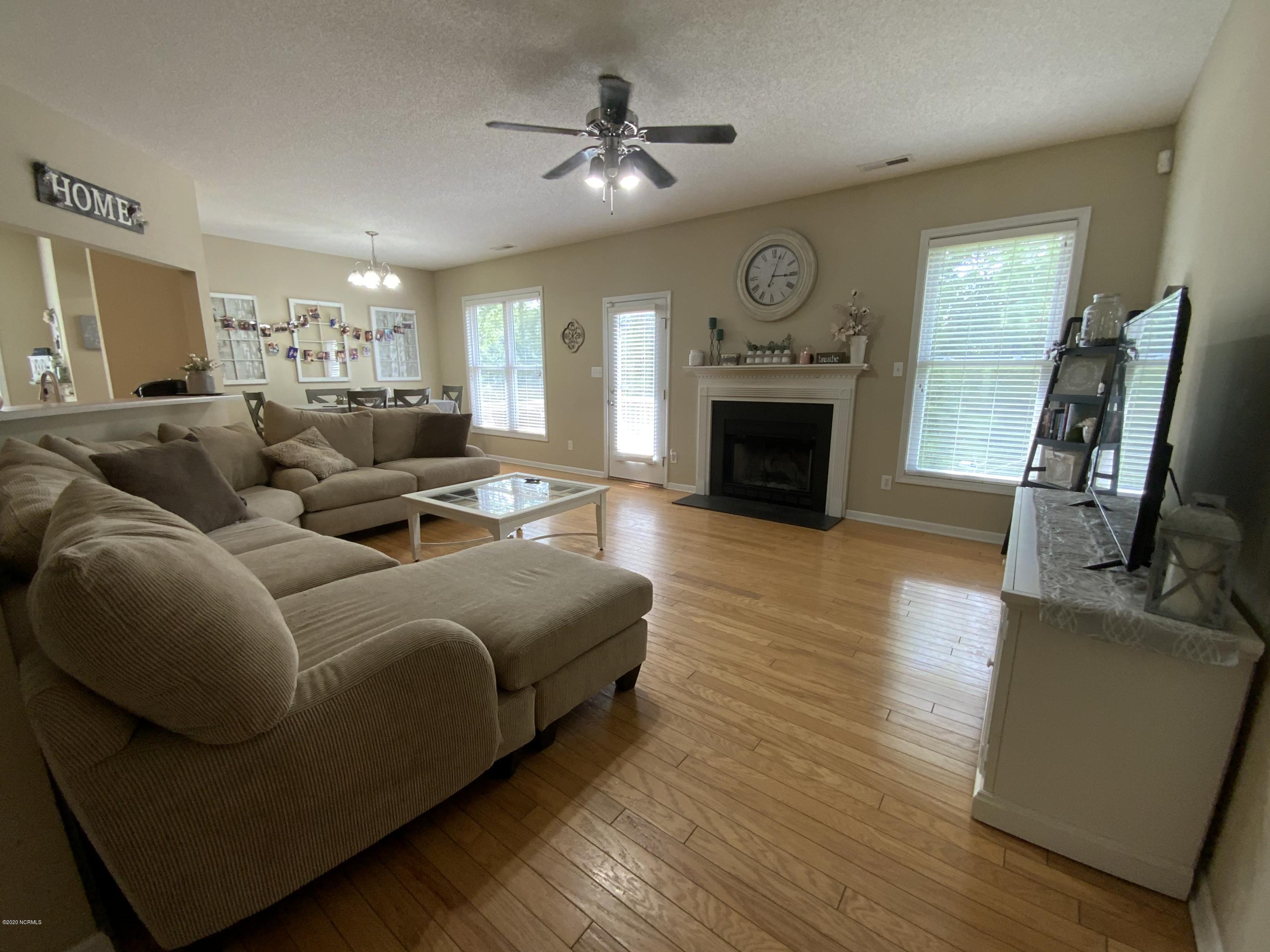 548 Raintree Road Jacksonville, NC 28540 - Photo 2 of 16 IMG_0504