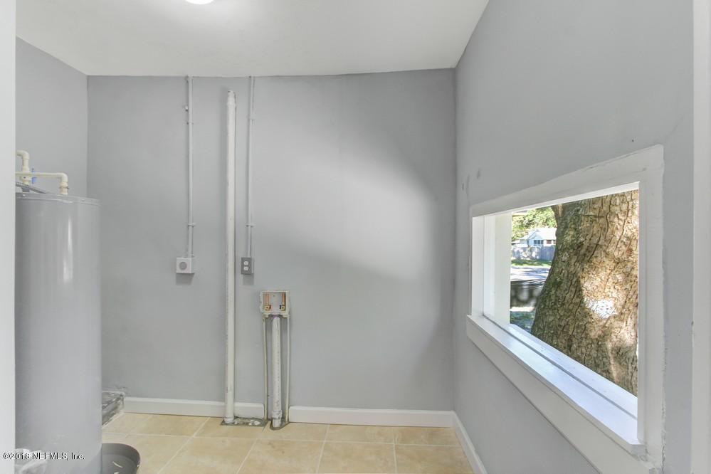2241 Bayview Road Jacksonville, FL 32210 - Photo 17 of 55 a view of a small space