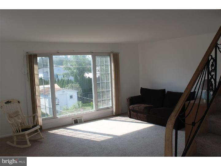 1120 Morefield Road Philadelphia, PA 19115 - Photo 8 of 21 Living Room