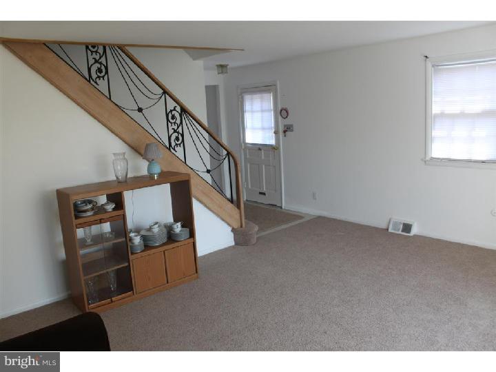 1120 Morefield Road Philadelphia, PA 19115 - Photo 9 of 21 Living Room