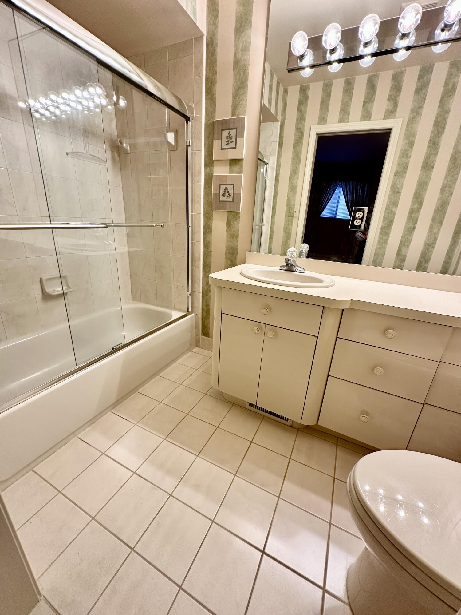 36744 Vargo Livonia, MI 48152 - Photo 15 of 37 IMG_7980