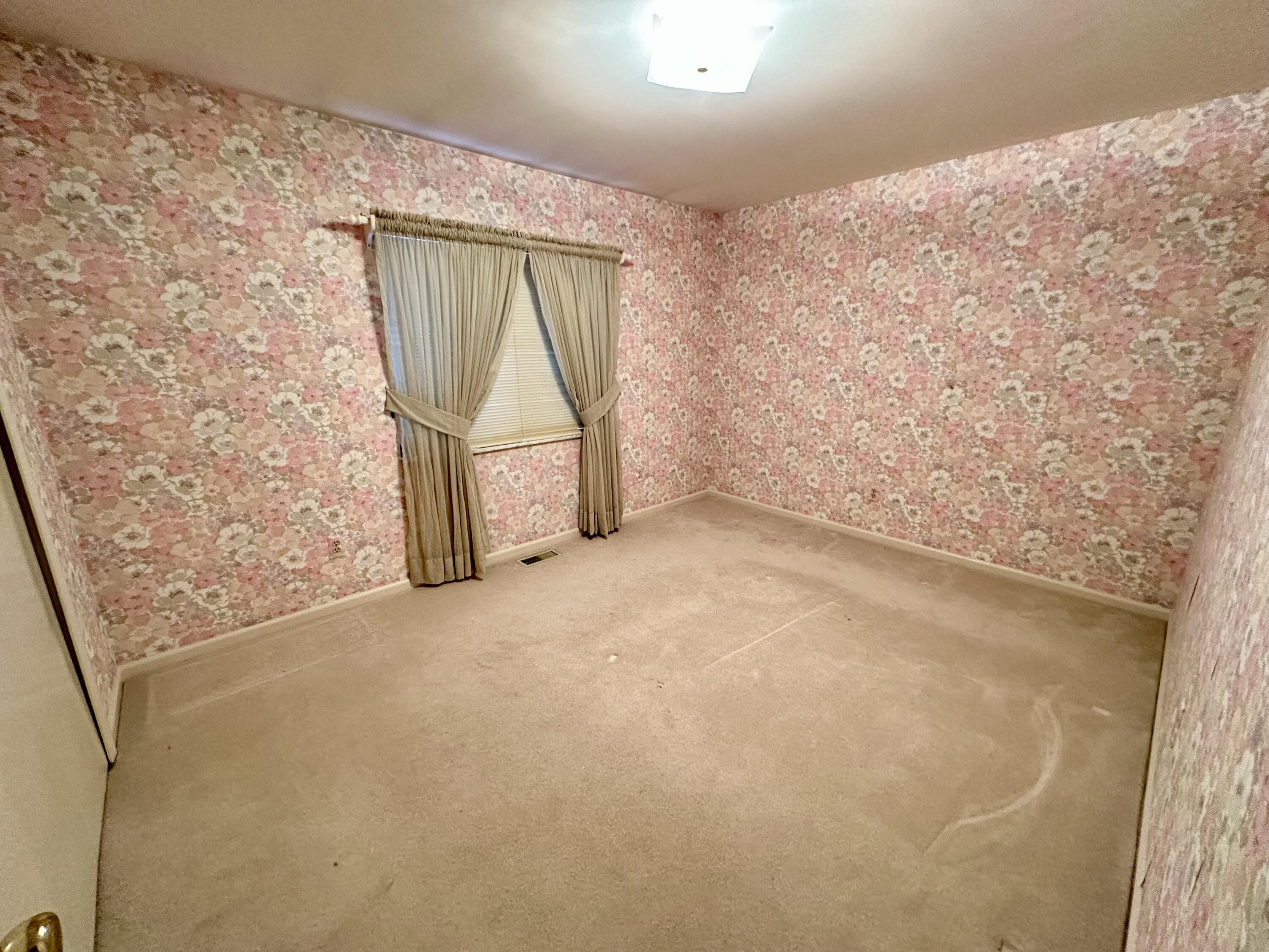 36744 Vargo Livonia, MI 48152 - Photo 17 of 37 IMG_7981