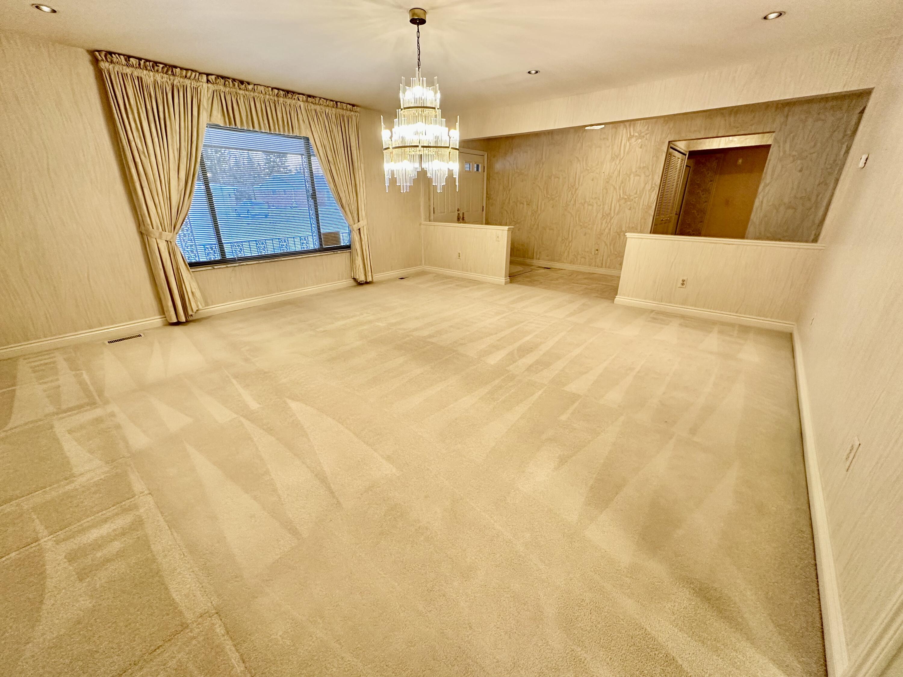 36744 Vargo Livonia, MI 48152 - Photo 4 of 37 IMG_7966