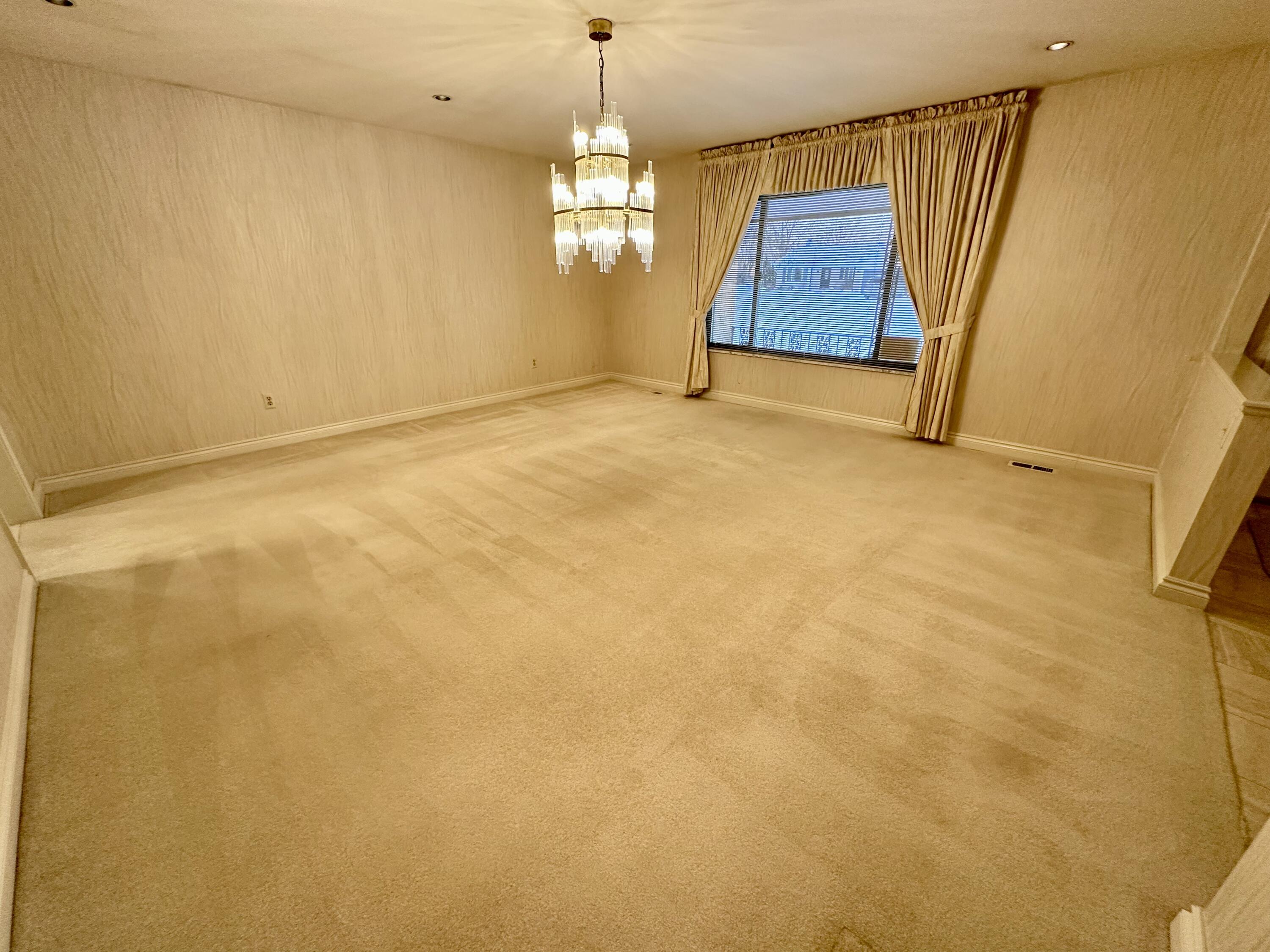 36744 Vargo Livonia, MI 48152 - Photo 5 of 37 IMG_7965