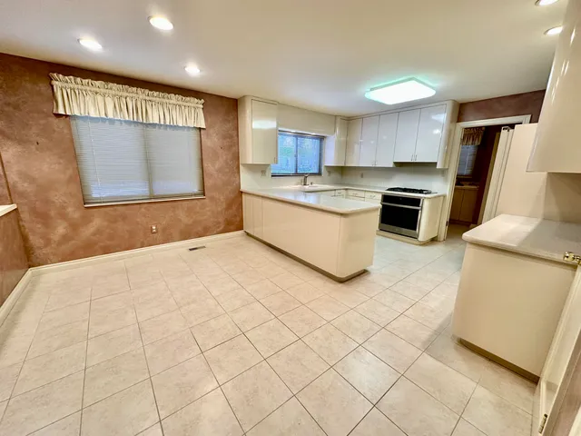 $509,900 | 36744 Vargo, Livonia, MI 48152