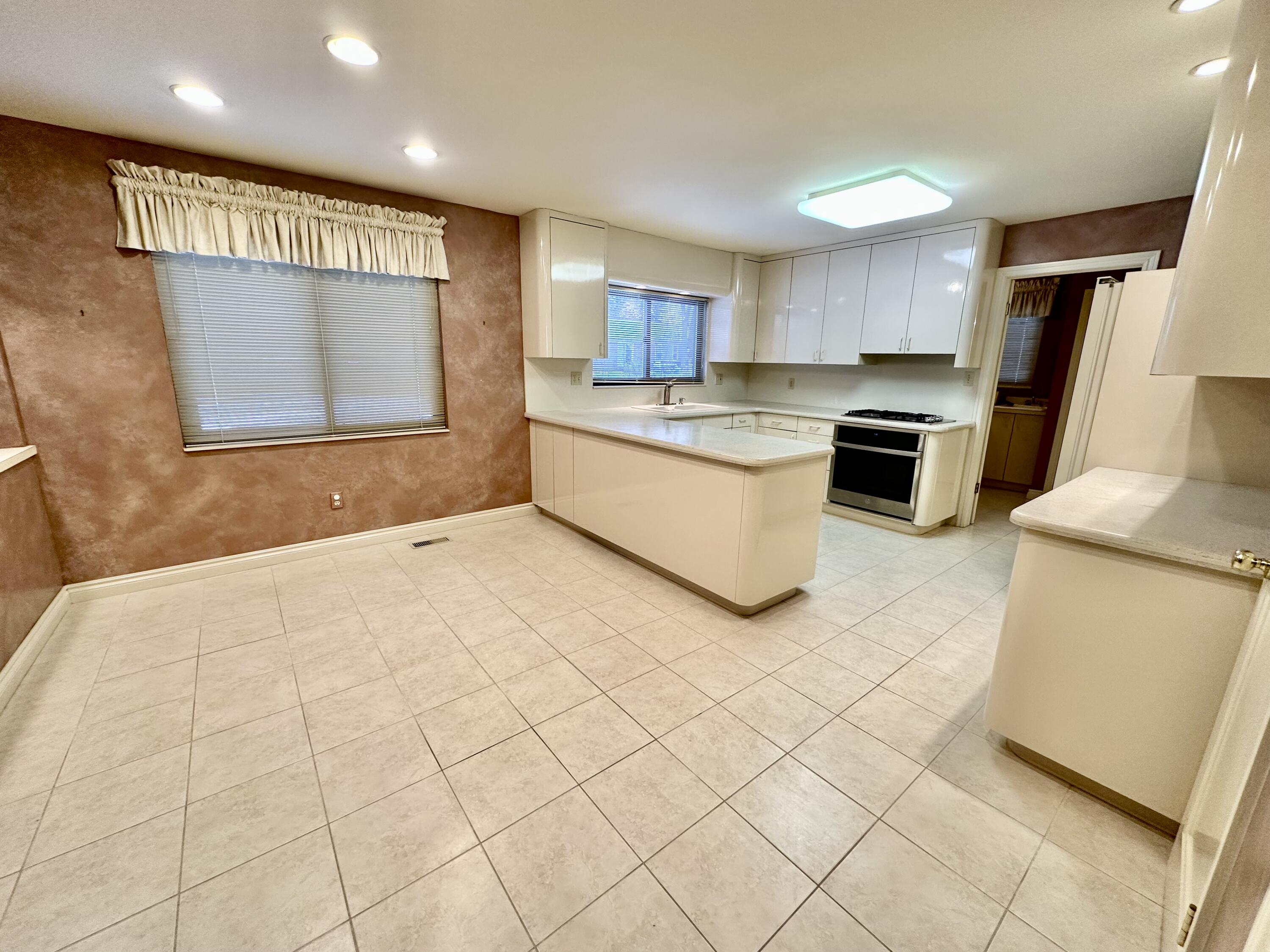 36744 Vargo Livonia, MI 48152 - Photo 6 of 37 IMG_7967