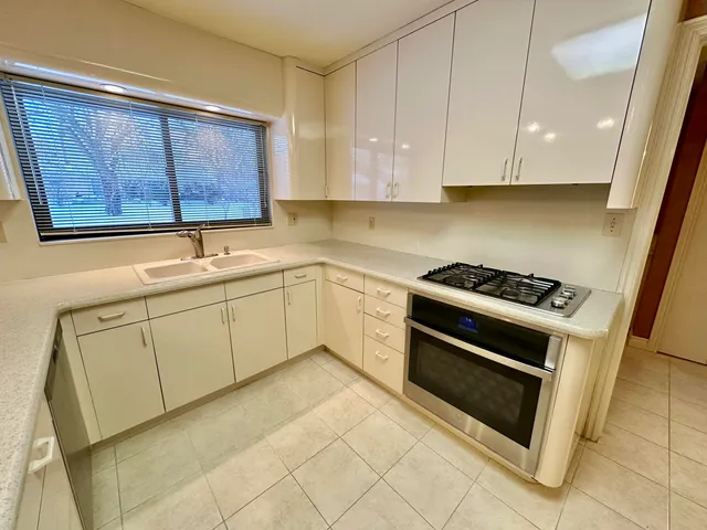 $509,900 | 36744 Vargo, Livonia, MI 48152