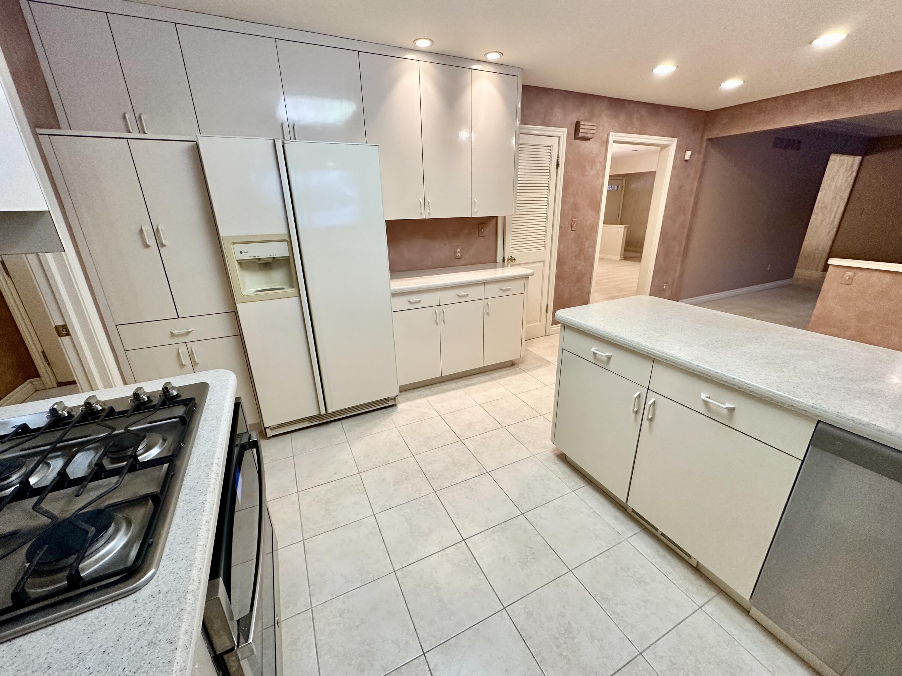 36744 Vargo Livonia, MI 48152 - Photo 8 of 37 IMG_7970