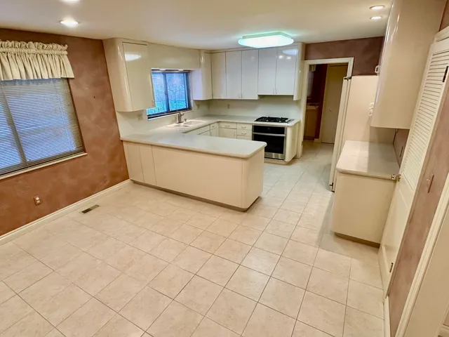 $509,900 | 36744 Vargo, Livonia, MI 48152