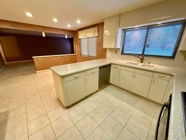 $509,900 | 36744 Vargo, Livonia, MI 48152