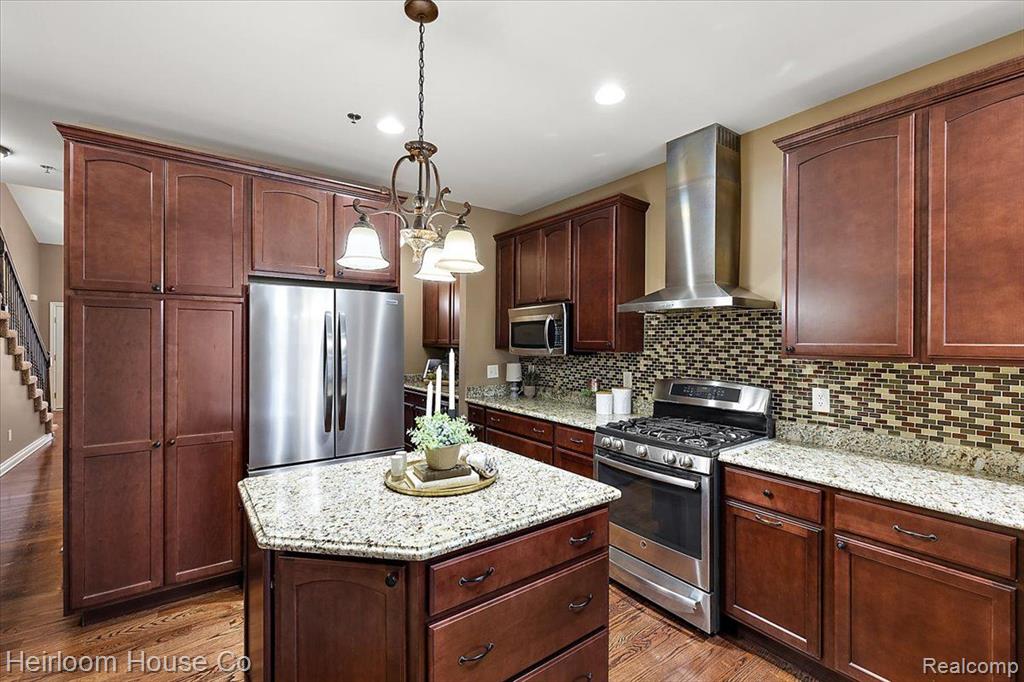 45926 South Stonewood Road Canton, MI 48187 - Photo 17 of 73