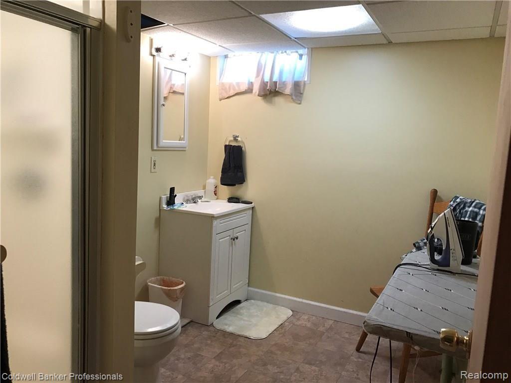301 East Road Holly, MI 48442 - Photo 23 of 34 Basement bathroom