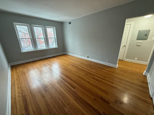 $1,350 | 2006 West Jarvis Avenue, Unit 3, Chicago, IL 60645