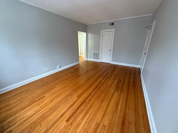 $1,350 | 2006 West Jarvis Avenue, Unit 3, Chicago, IL 60645