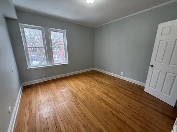 $1,350 | 2006 West Jarvis Avenue, Unit 3, Chicago, IL 60645