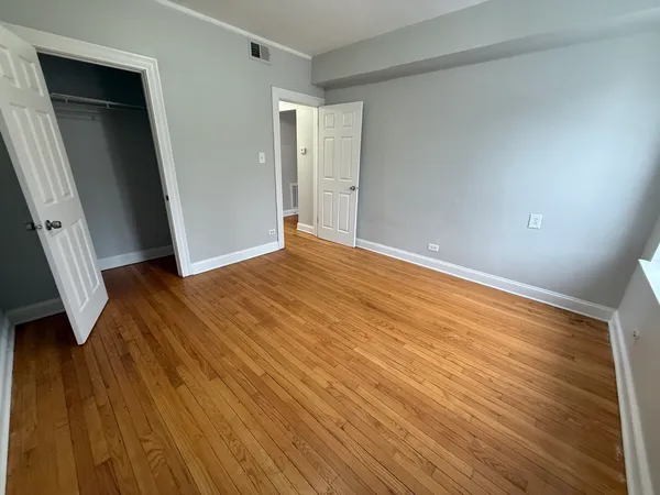 $1,350 | 2006 West Jarvis Avenue, Unit 3, Chicago, IL 60645