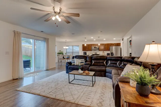 $299,500 | 15215 Shakespeare Drive, Evansville, IN 47725