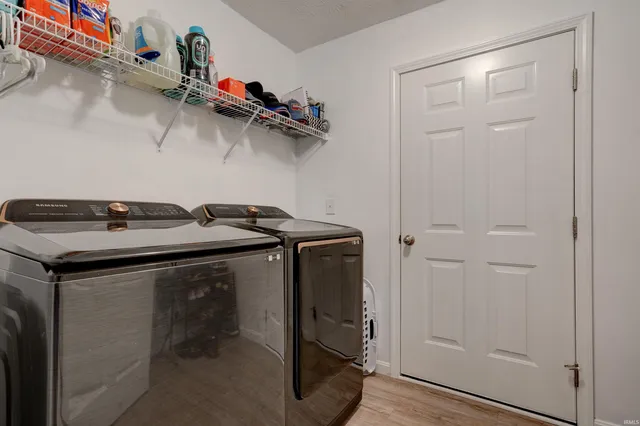 $299,500 | 15215 Shakespeare Drive, Evansville, IN 47725