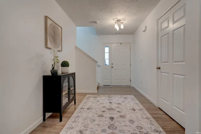 $299,500 | 15215 Shakespeare Drive, Evansville, IN 47725