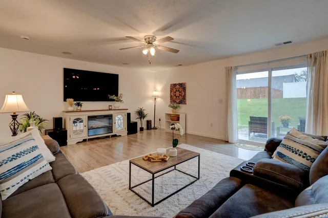 $299,500 | 15215 Shakespeare Drive, Evansville, IN 47725