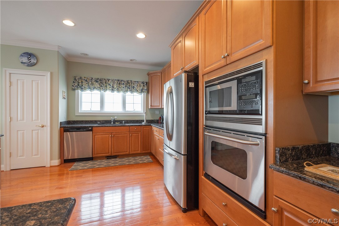 580 Riverside Drive Lancaster, VA 22503 - Photo 15 of 50 a kitchen with granite countertop a refrigerator and a stove top oven