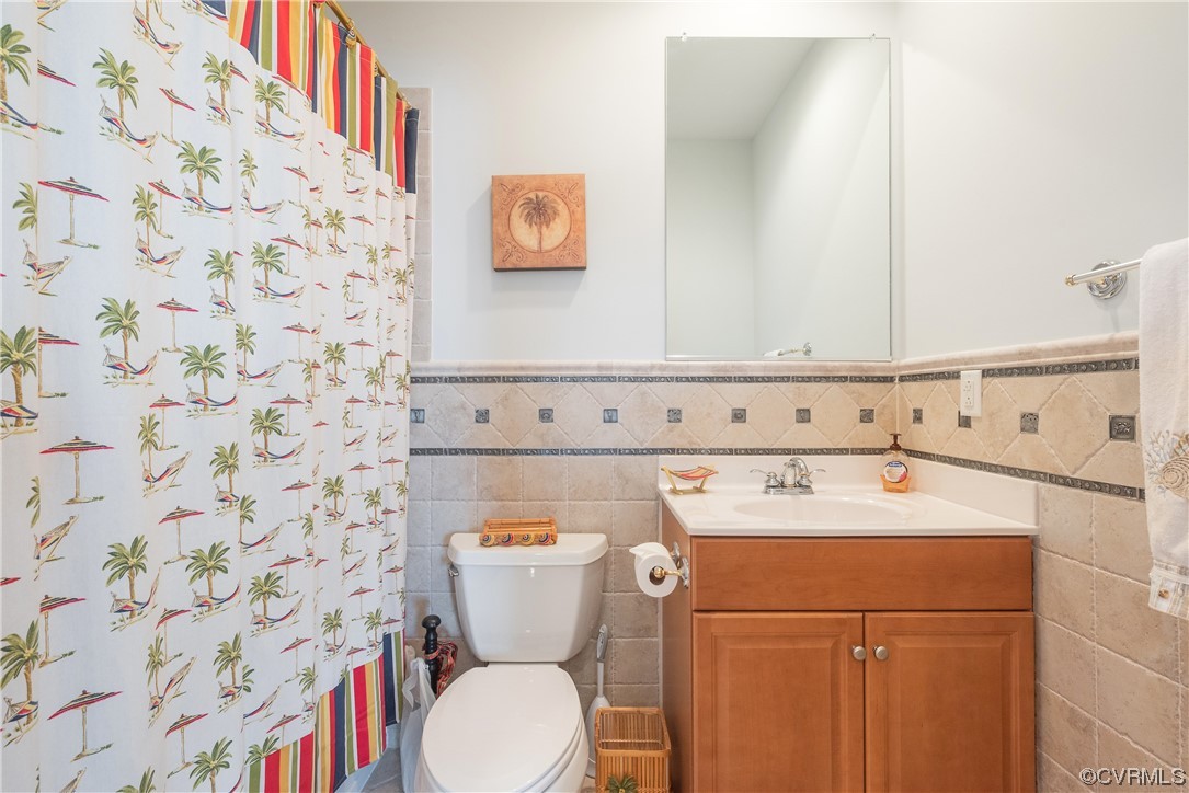 580 Riverside Drive Lancaster, VA 22503 - Photo 24 of 50 a utility room with a washer and dryer