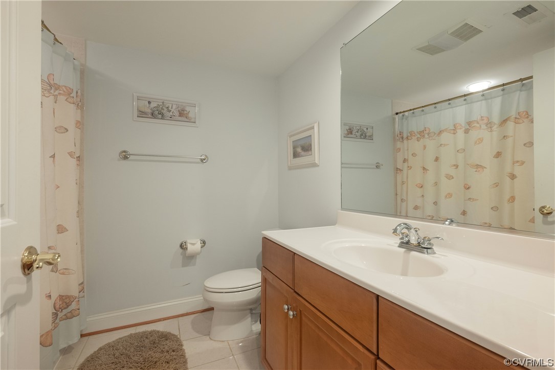 580 Riverside Drive Lancaster, VA 22503 - Photo 27 of 50 a bathroom with a sink toilet and shower