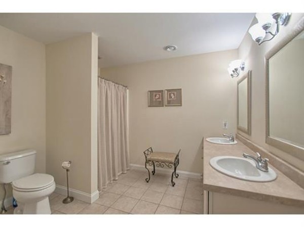 19 Winterberry Road, Unit 19 Pelham, NH 03076 - Photo 11 of 23 Gallery Image 11