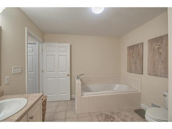 19 Winterberry Road, Unit 19 Pelham, NH 03076 - Photo 12 of 23 Gallery Image 12