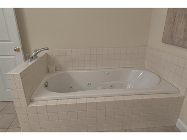 19 Winterberry Road, Unit 19 Pelham, NH 03076 - Photo 13 of 23 Gallery Image 13