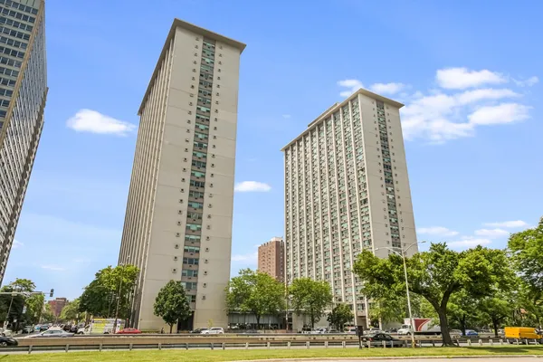 $2,850 | 3600 North Lake Shore Drive, Unit 2320, Chicago, IL 60613